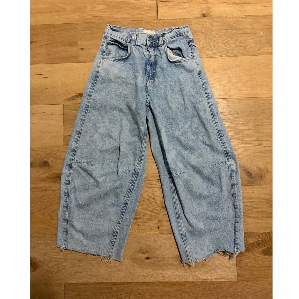 BDG Rih Mid-Rise Wide Leg Jeans
